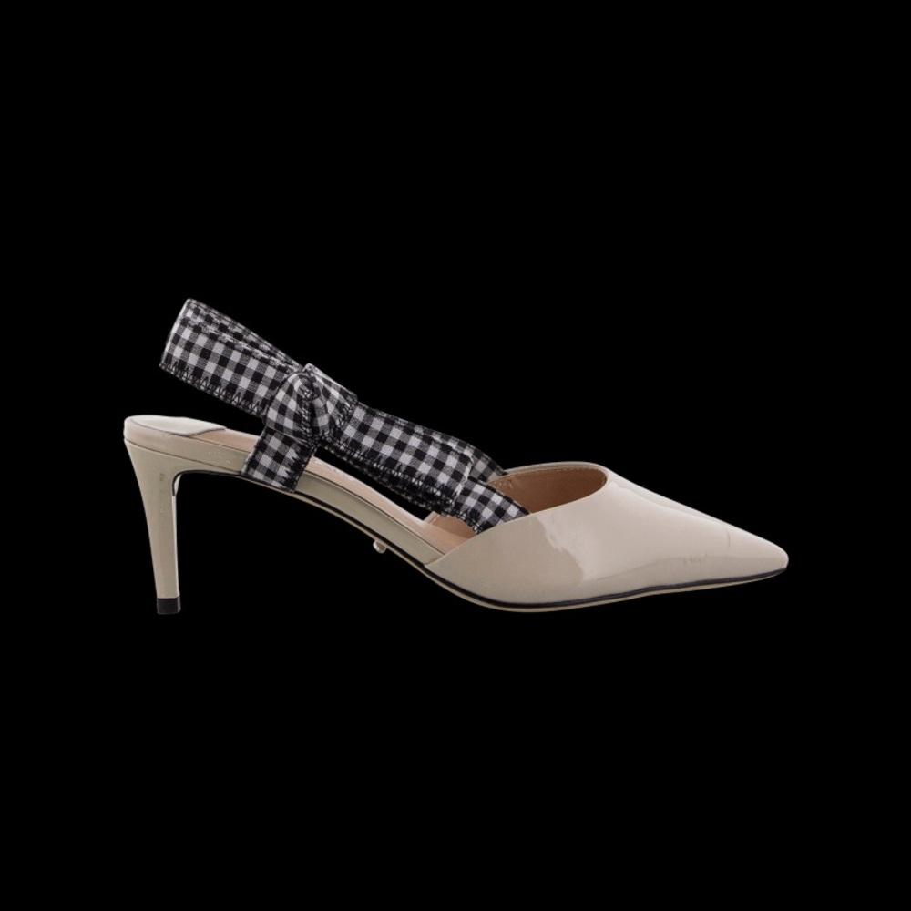 Beautiful beige patent heels